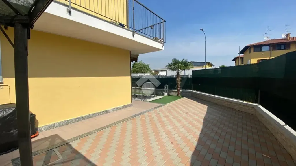 Terrace - Bright 2-Bedroom Apartment with Balcony in Corbetta