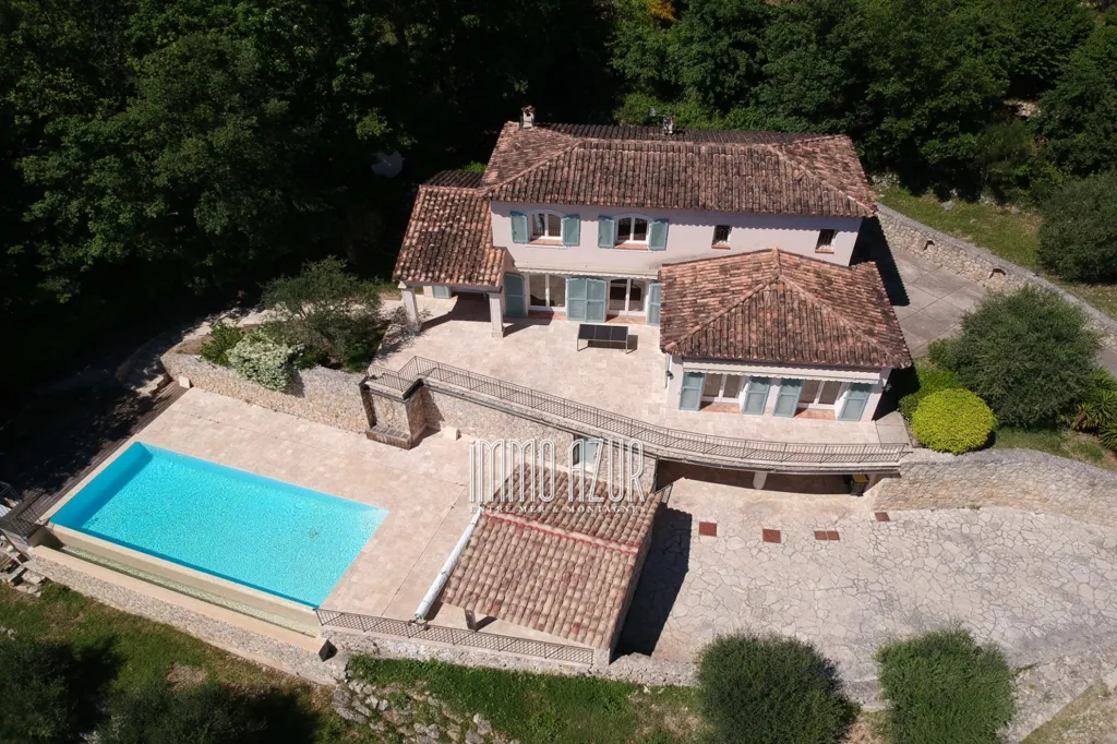 Vue aérienne - Villa Récemment Construite avec Piscine à Proximité des Collines