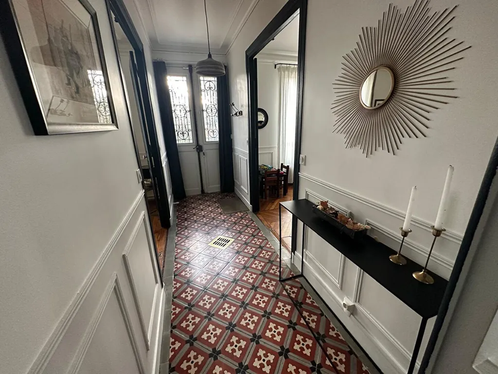 8-toaline maja asukohas Le Raincy