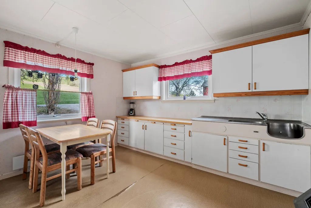 Cuisine - Large Garden House in Hoston
