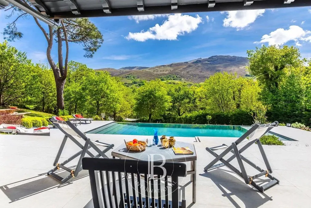 Piscine - Villa en Pierre avec Vue Montagne à Ascain