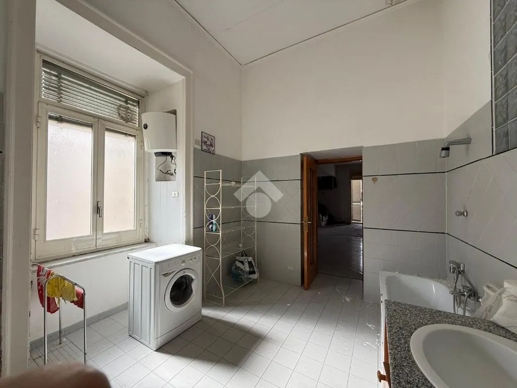 Salles de bain - Multistorey Apartment with Central Location in Naples