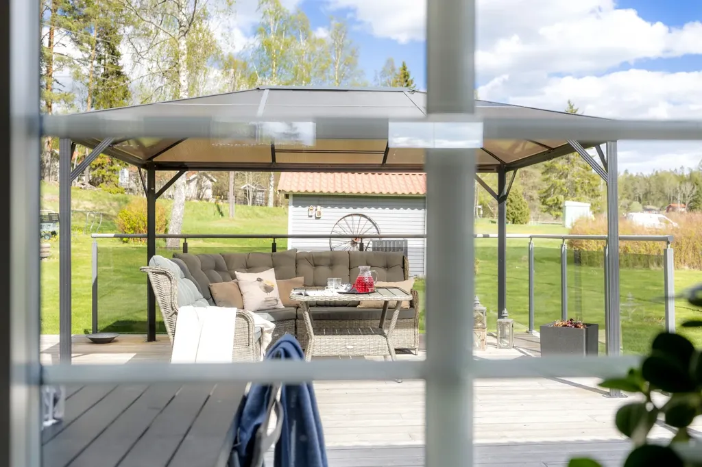 Terrasse - Contemporary Villa with Loft in Västanberg