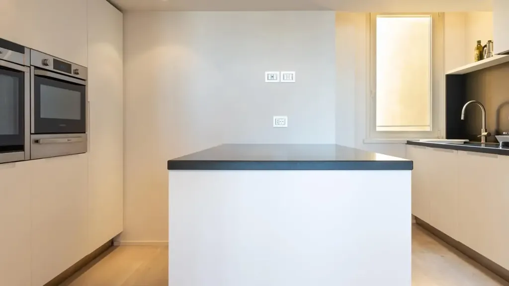 Kitchen - Seafront Apartment with Balcony in Viareggio