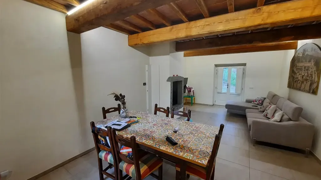 Söögituba - Rustic Home with Flat Garden in Castelfranco Piandisco