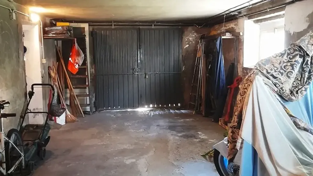 Garage - Trilocale with Balcony in Parma