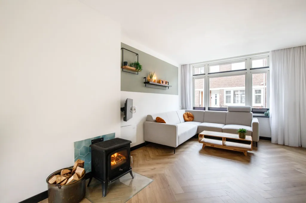 Séjour - Modernised Townhouse with Rooftop Space in Gouda
