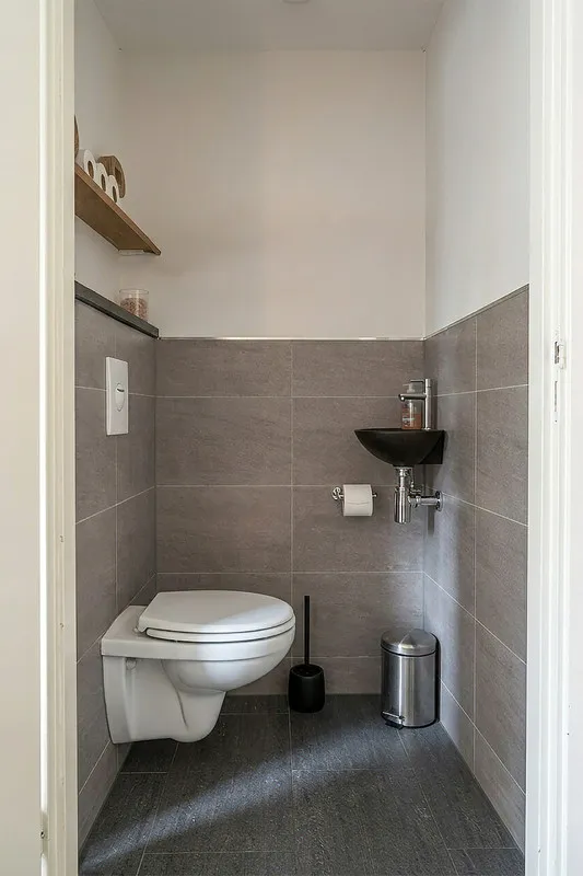 Salles de bain - Modernised Two-Storey House with Garden in Reuver