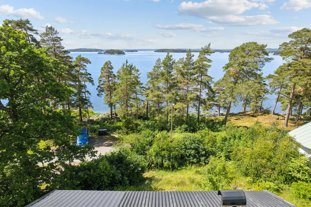 Vue aérienne - Lakefront Plot with View over Mjörn in Skår