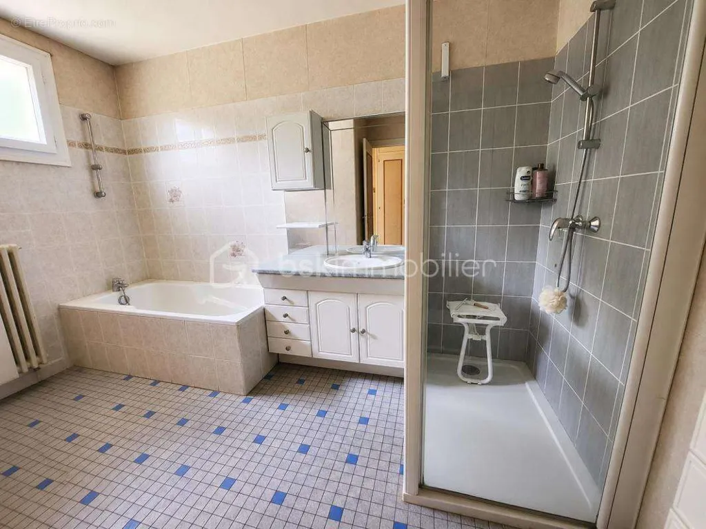 Vannitoad - Detached Bungalow with Garden in Rouillé