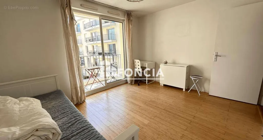 Chambres - Studio Meublé avec Piscine à Les Palladines