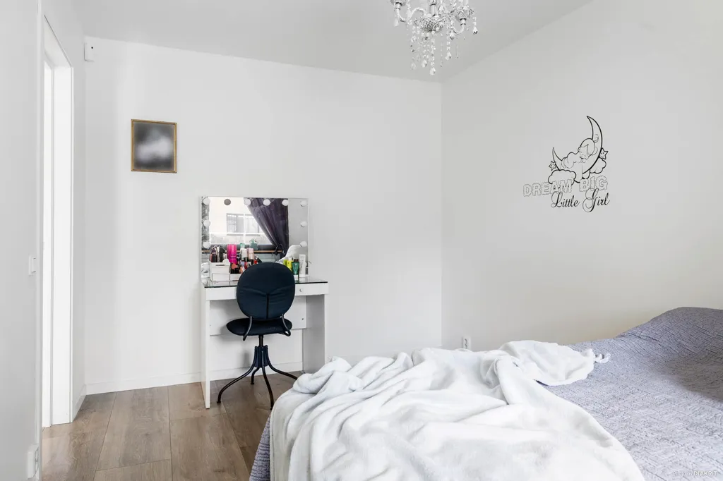 Chambres - Charming Apartment with Sunny Terrace in Kista