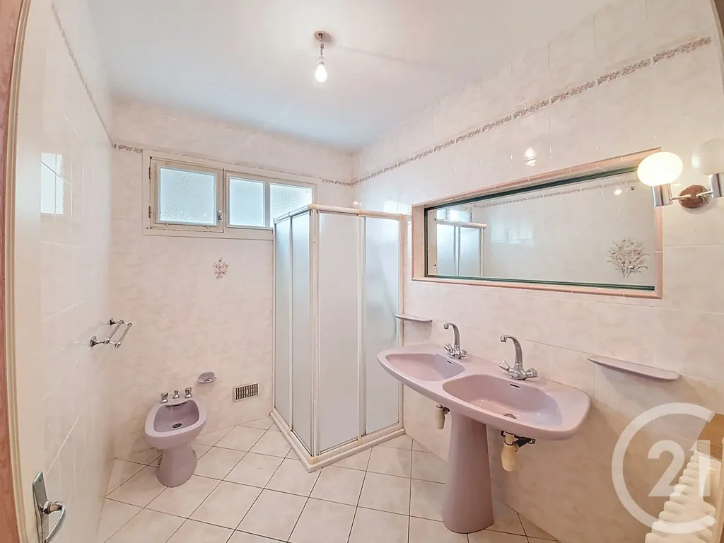 Salles de bain - Maison à Condom avec Garage et Grenier