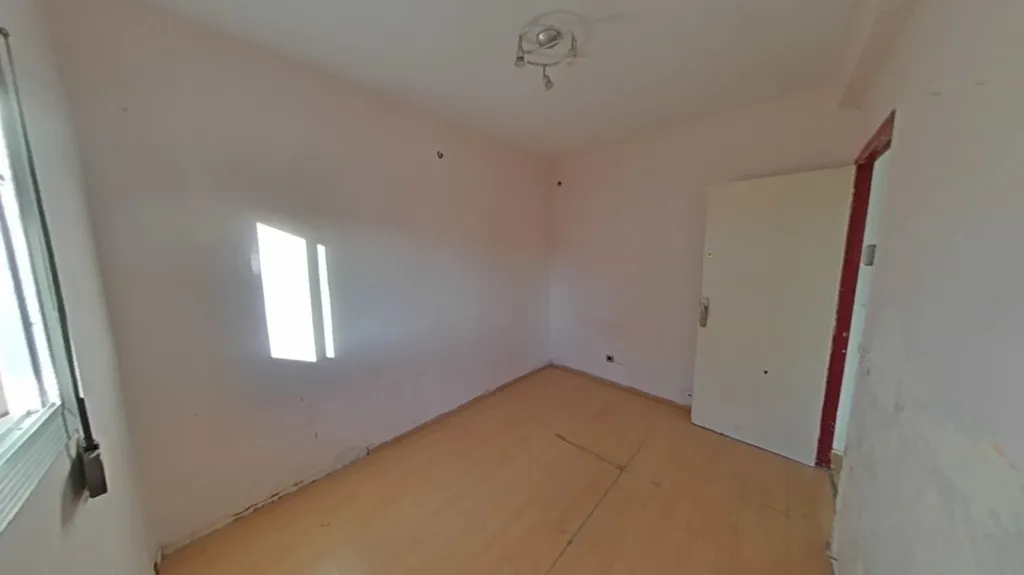 Pièces - Flat with Parquet Floors in Badalona