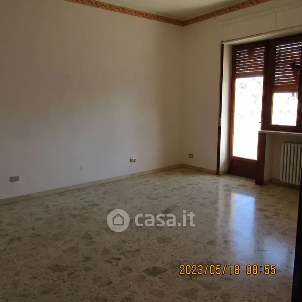 Pièces - Apartment with Balcony in Commercial Area, Taranto