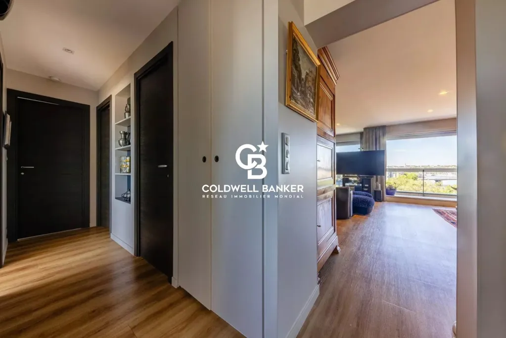 Esik - Apartment with Panoramic Loire View in Nantes Centre