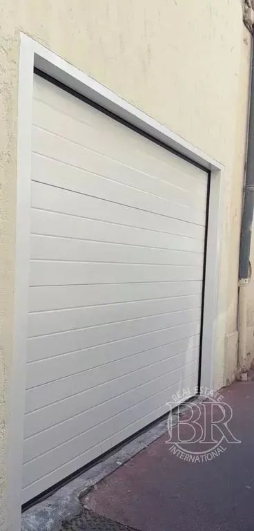 Garage - Appartement Rénové avec Terrasse à Cannes