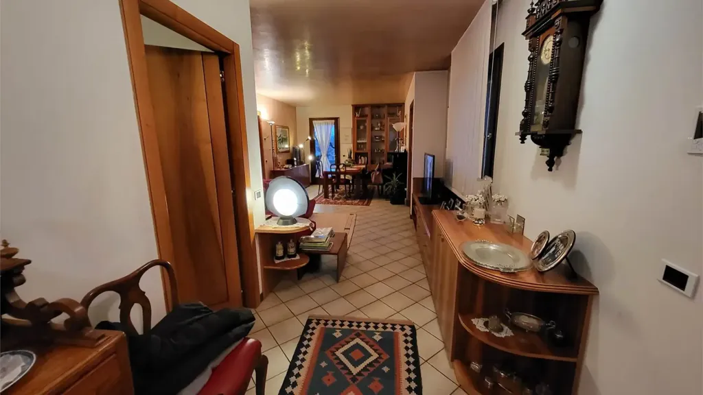 Esik - Villa with Extensive Garden near Montebelluna