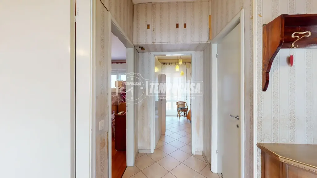 Entrée - Quadrilocale with Balcony in Carpi