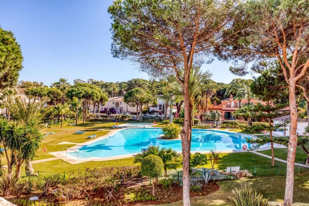 Bassein - Penthouse with Pool View in Estepona