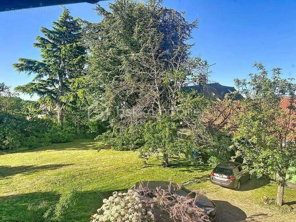 Garden - Historic 7-Piece House near Chambly