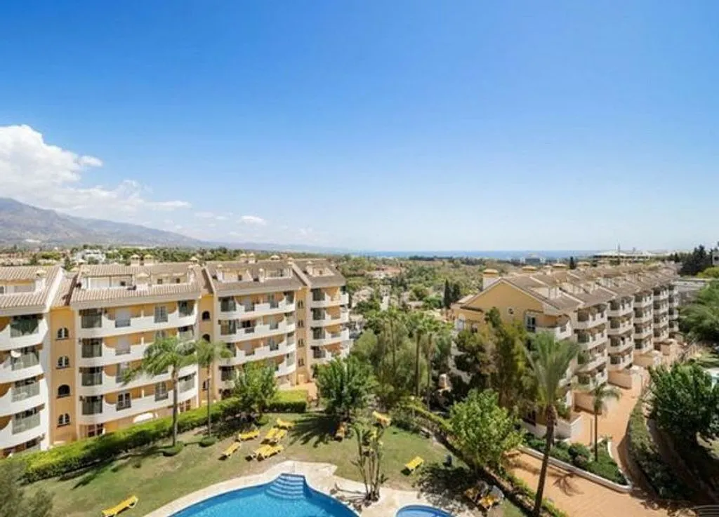 Piscine - Apartment with Pool in Nueva Andalucía Centre