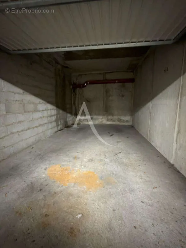 Garage - Box fermé dans résidence sécurisée à Saint-Gilles-Croix-de-Vie