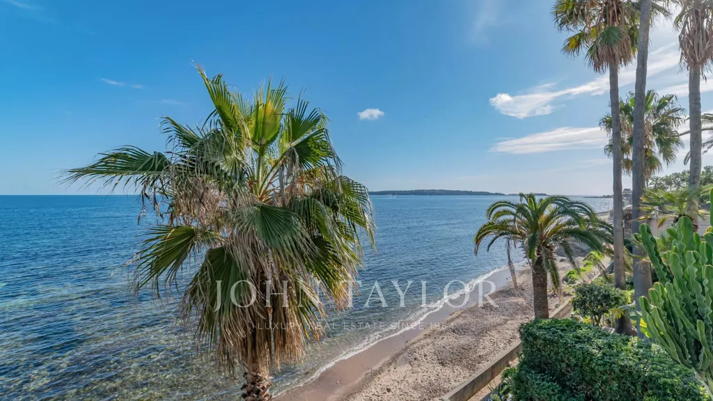 Renovated Apartment with Sea View in Cannes