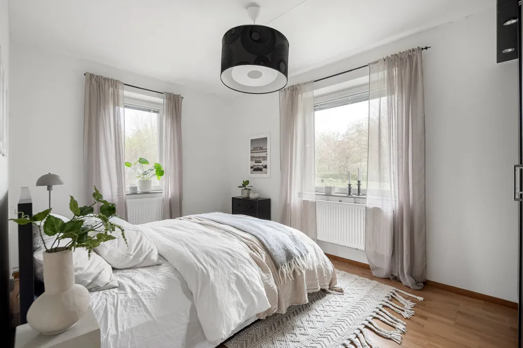 Magamistoad - Spacious 3-Bedroom Flat with Terrace in Hässelby Strand