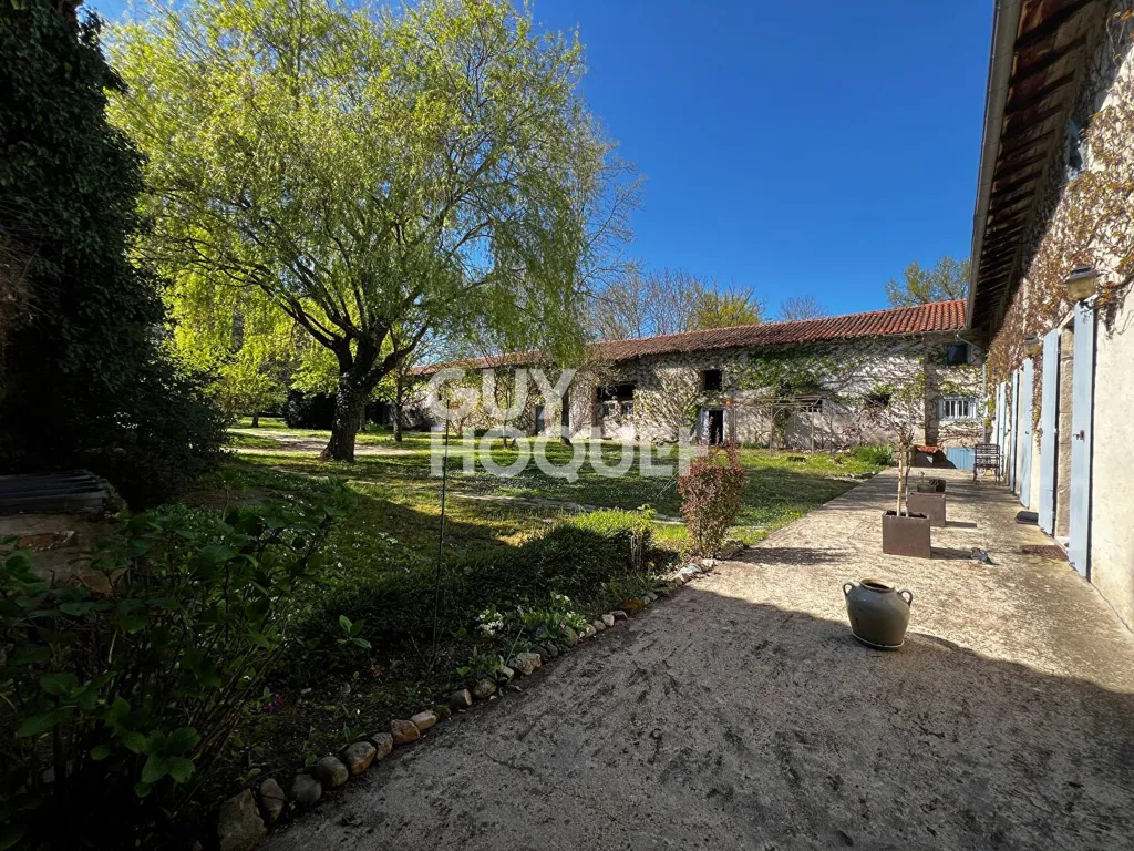 Jardin - Corps de Ferme avec Parc à Feurs