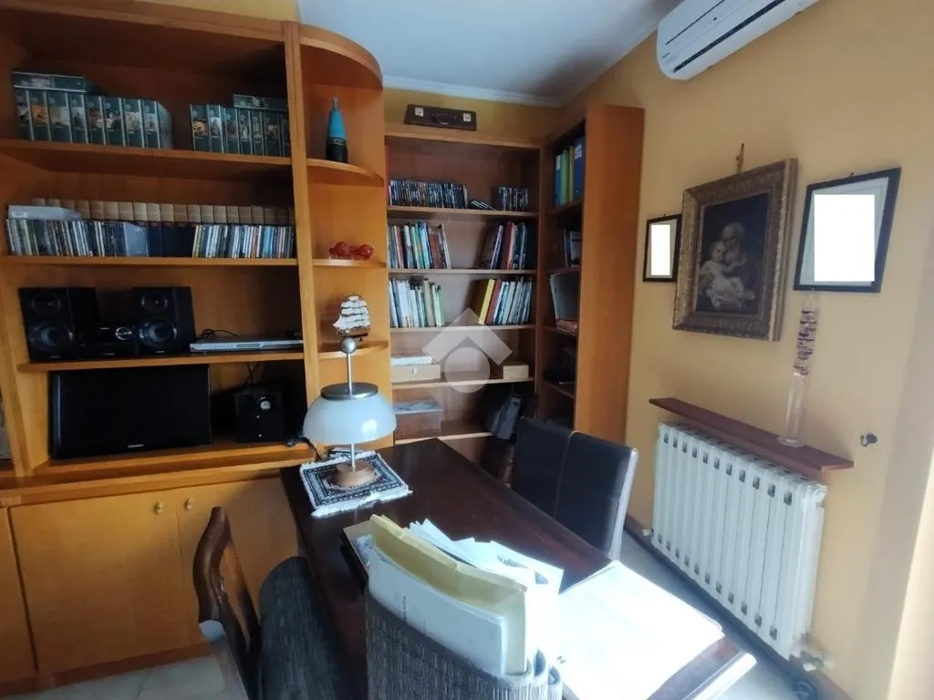 Bureau - Spacious Apartment with Balcony in Castrolibero