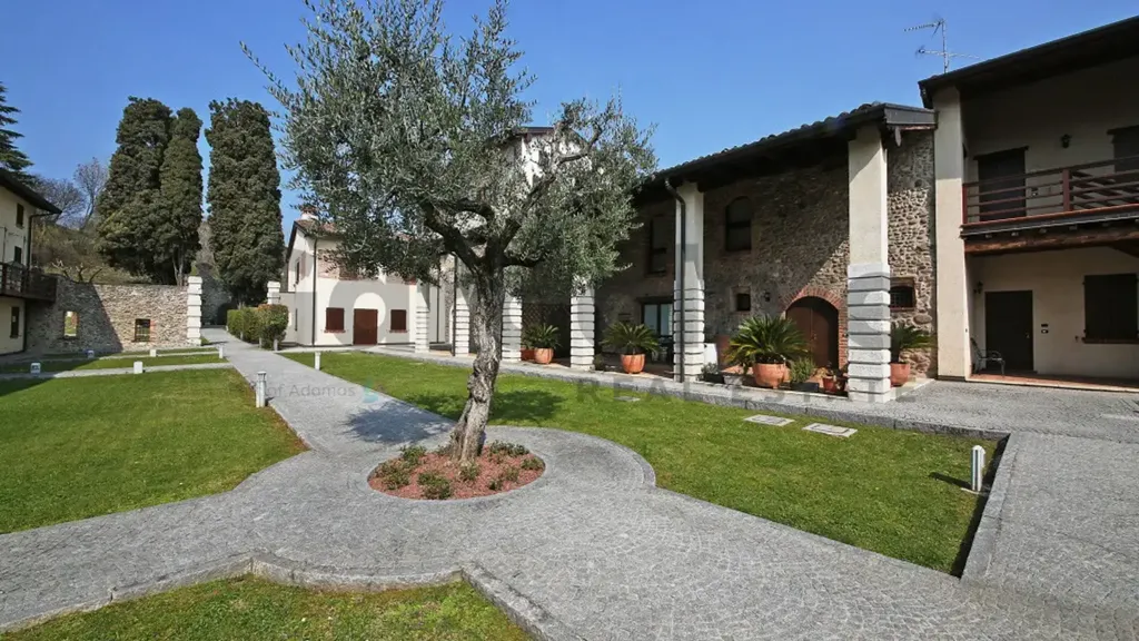 Giardino - Casa con piscina e giardino a Salò