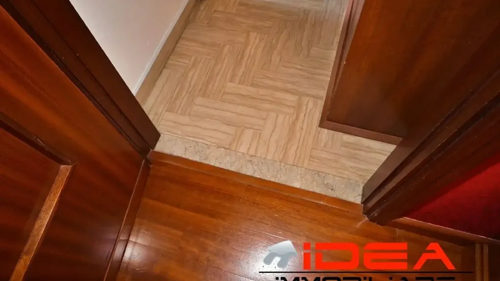 Hallway - Five-Bedroom Apartment with Balcony in Modena