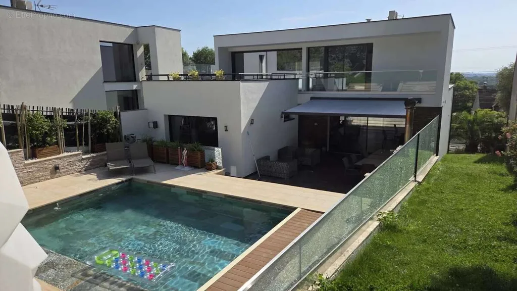Piscine - Villa Haut de Gamme avec Piscine à Villevaude