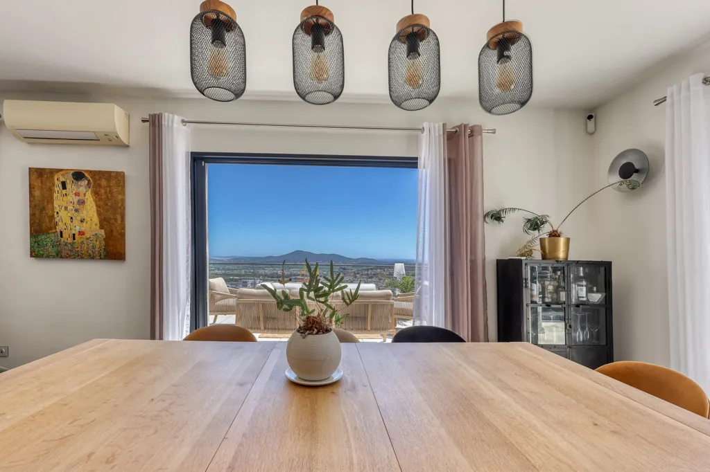 Salle à manger - Villa avec Vue Panoramique sur la Mer à Saint-Mandrier