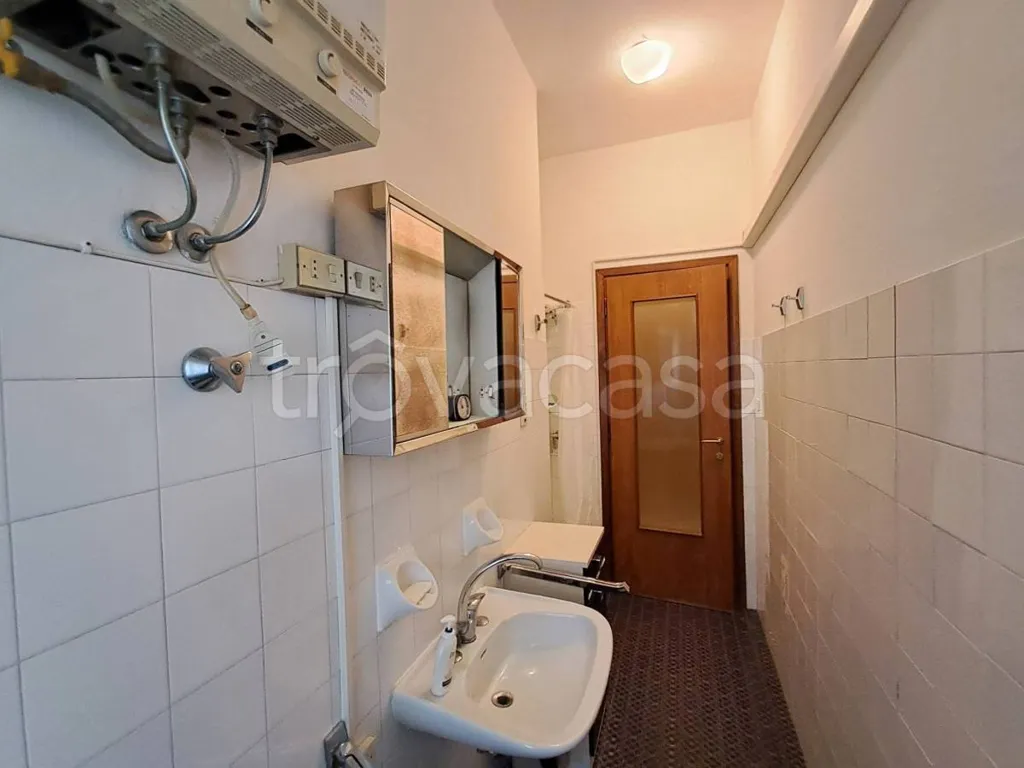 Salles de bain - Apartment with Balcony in Ferrara Centre