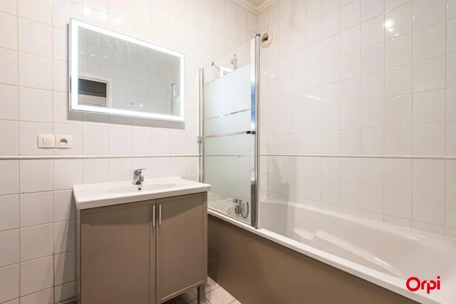 Salles de bain - Appartement 3 Pièces avec Jardin Privé à Reims