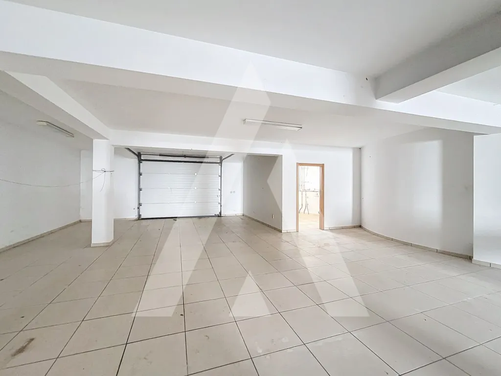 Garage - Isolated House with Indoor Pool in Pombal