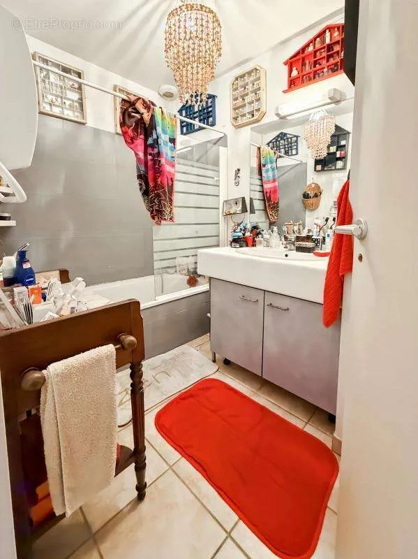 Salles de bain - Maison Mitoyenne avec Jardin à Montpellier