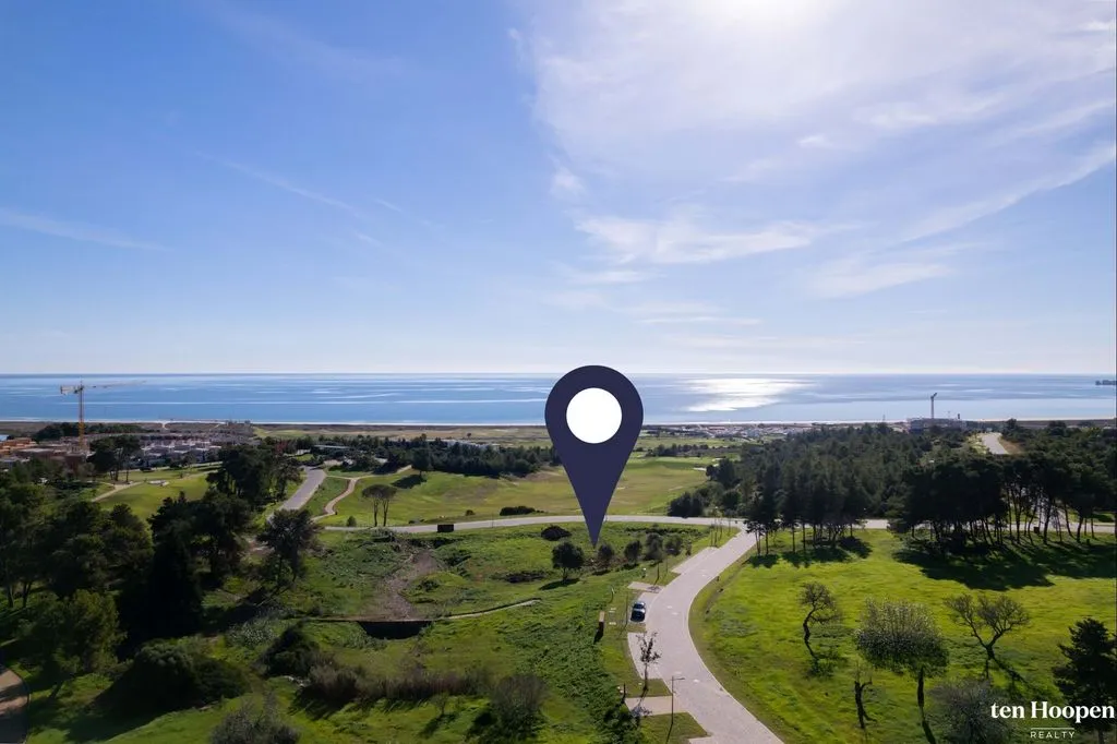 Development Land with Golf Course Access in Odiáxere