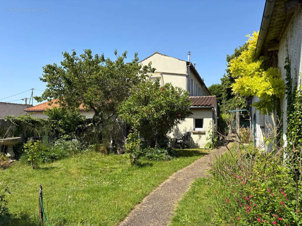 Jardin - Maison familiale avec piscine et jardin à Cognac