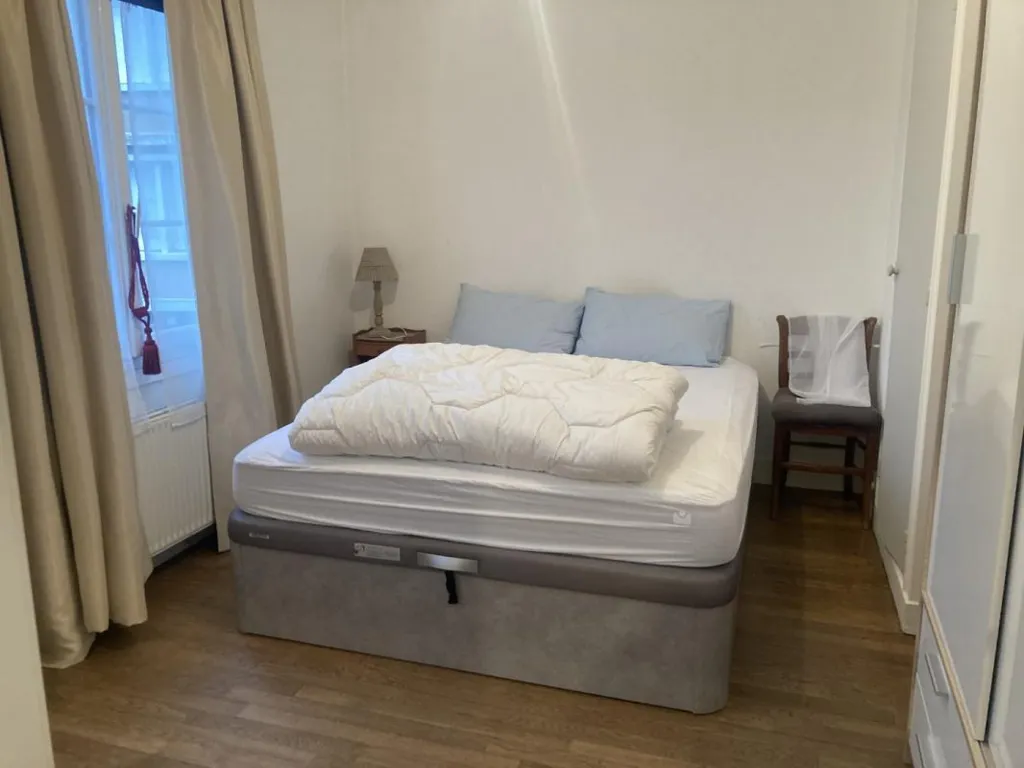 Chambres - Appartement Meublé avec Balcon au Centre de Lisieux