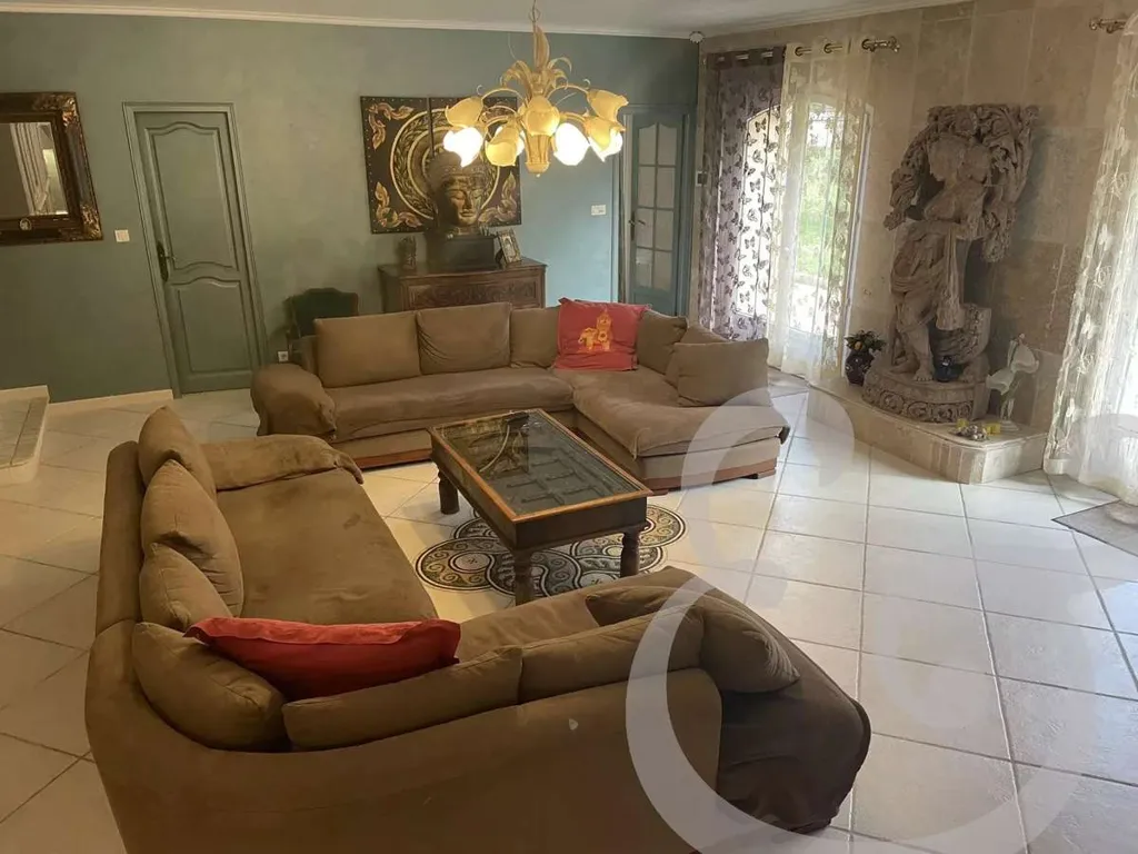 Elutuba - Spacious Property with Pool in Orgon
