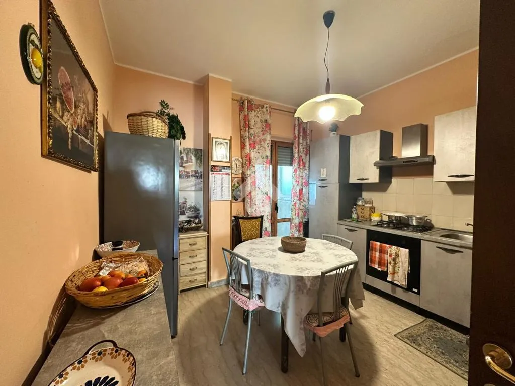 Söögituba - Three-Bedroom Apartment with Balcony in Crotone