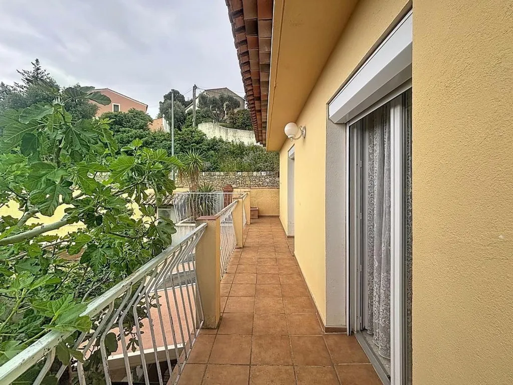 Balcon - Maison avec Jardin et Garage à Ollioules
