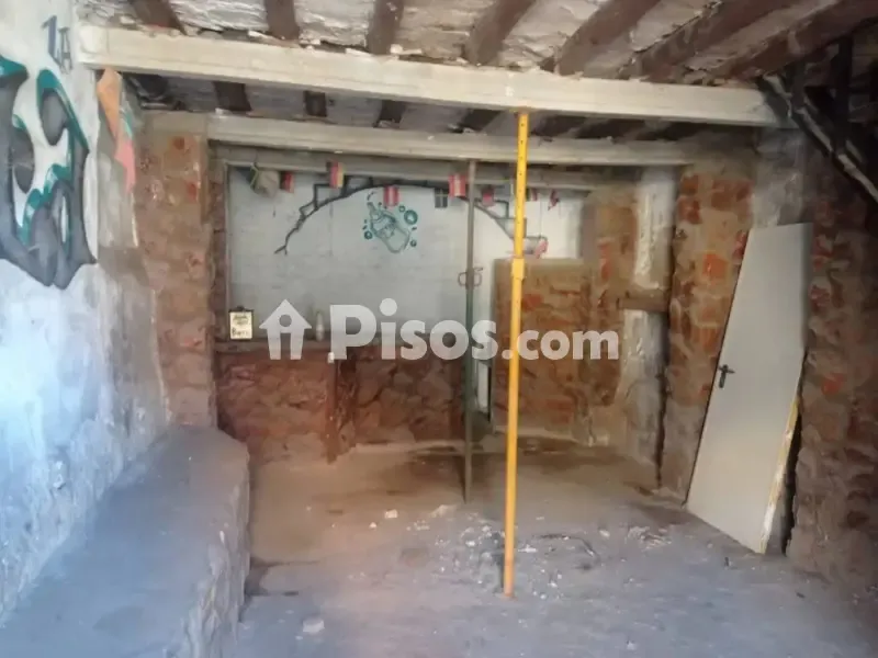 Garage - Rustic House with Garage in Monzón