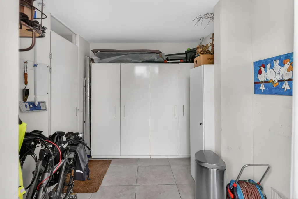 Utility Room - Half-Freestanding House with Harbour View in Oude-Tonge