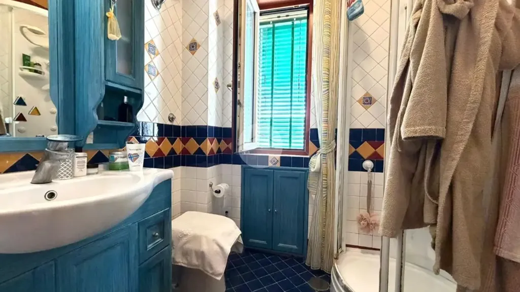Salles de bain - Apartment with Balconies in Central Naples