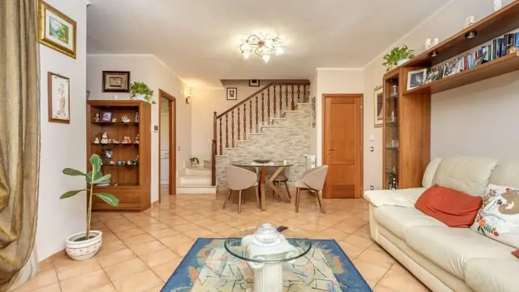 Séjour - Villa with Garden in Guidonia Montecelio