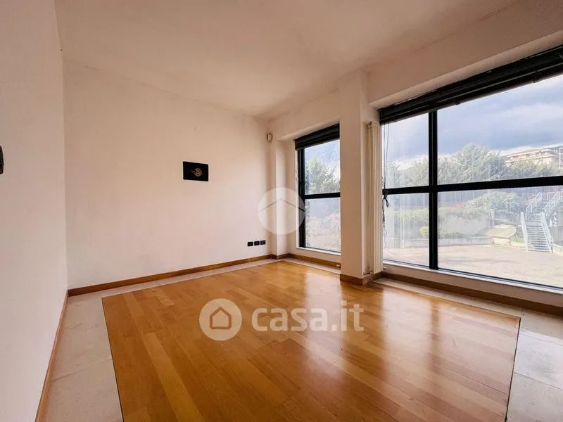 Pièces - Functional Office Space with Lift in L'Aquila
